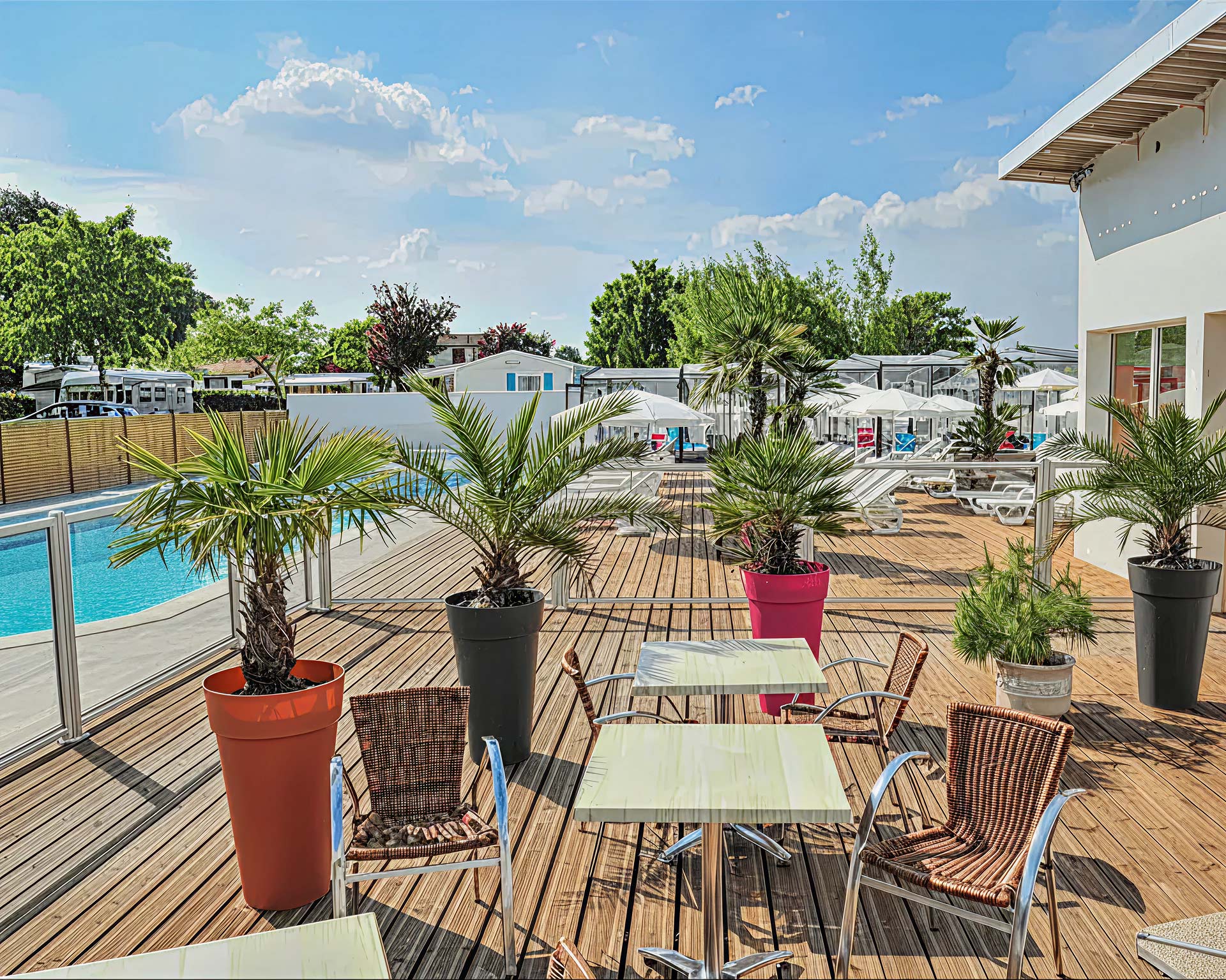 ein Restaurant am Schwimmbad Camping des 2 plages royan